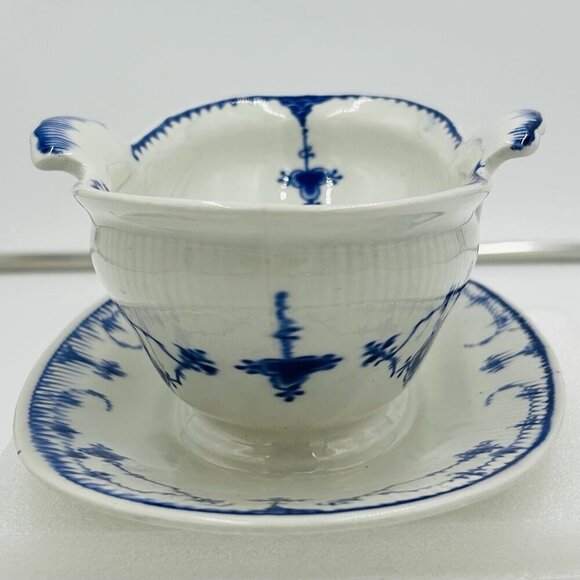 Blue Fluted Plain Sauce Gravy Pitcher Porcelain Vintage Blue White One-Piece - Picture 9 of 9